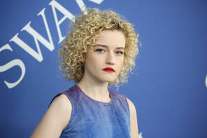 Girls Do Porn Julia - Julia Garner Braless Photos: Her Best Outfits Without a Bra | Life & Style