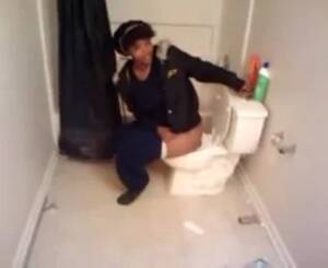 black girl potty - Black girl pooping on toilet - video 2 - ThisVid.com