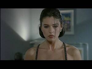 Hot Italian Actress - Monica Belluci (Italian actress) in La riffa (1991) - XNXX.COM