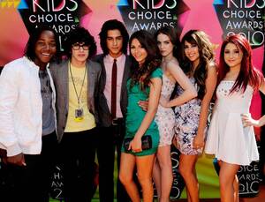 Ariana Grande Victoria Justice Vibrator Porn - Victoria Justice Addresses Ariana Grande Feud Rumors