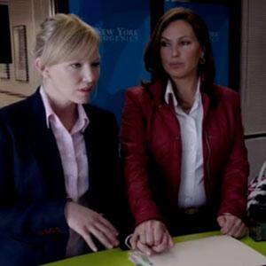 Mariska Hargitay Xxx Porn - Mariska Hargitay and Kelli Giddish As Lesbian Couple on 'SVU' - Watch