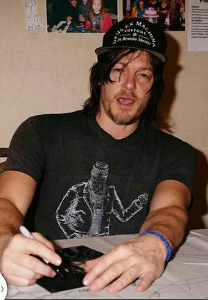 Norman Reedus Tongue Porn - Oh you big tongue porn baby. Keep it up.