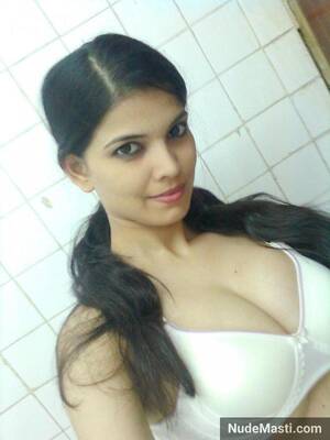 light indian boobs - Sexy Indian college girl big boobs nude selfies leaked online!