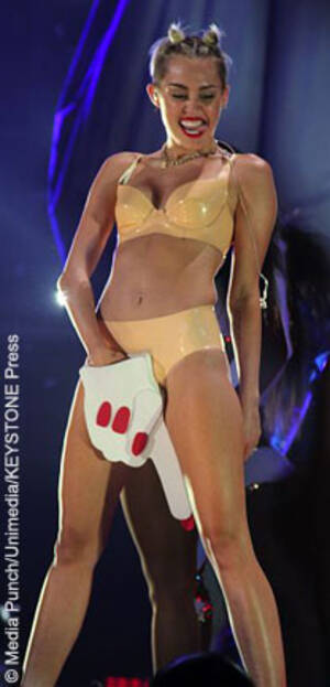 Miley Cyrus Porn Cum - Liam Hemsworth embarrassed by Miley's VMA performance Â« Celebrity Gossip  and Movie News