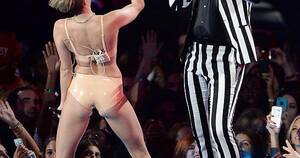 Miley Cyrus Anal Fucking - What's happening to Miley Cyrus's ass? : r/WTF