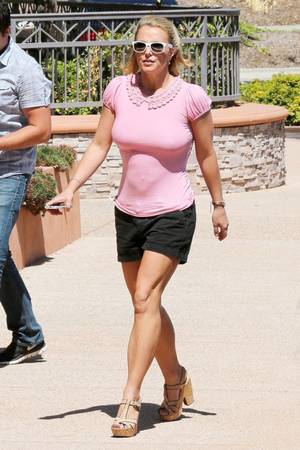 britney spears - Britney Spears Shows Off Her Curves in Pink Picture | Britney Spears  Through the Years - ABC News