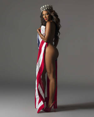 ebony model nude kenya moore - 