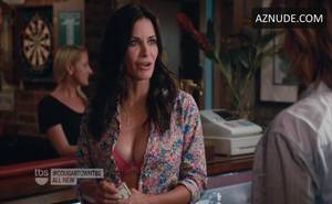 Jules Cougar Town - COURTENEY COX in COUGAR TOWN (2009-2015)