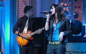 Ashlee Simpson Nude Porn - Ashlee Simpson plays 'SNL' when she probably should've called in sick -  Rolling Stone Australia