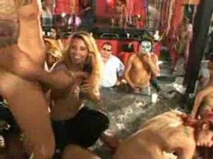 Carnival Sex Orgy Gif - Crazy Brazilian Carnival Orgy : XXXBunker.com Porn Tube