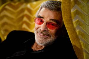 College Porn Glasses 1975 - Hollywood star Burt Reynolds, known for such films as Deliverance and  Smokey and the Bandit, dies at 82 - The Globe and Mail