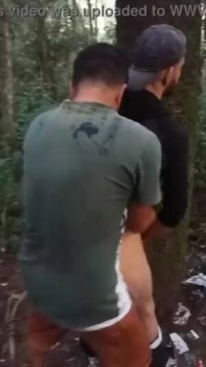 Gay Cruising Porn - Strangers hook up and fuck in a gay cruising woods - ThisVid.com em inglÃªs