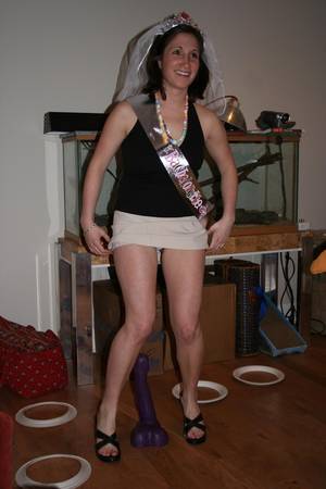 girl squatting upskirt - Brilliant 103 Kb Women Squatting In Skirt Resolution 525 X 764