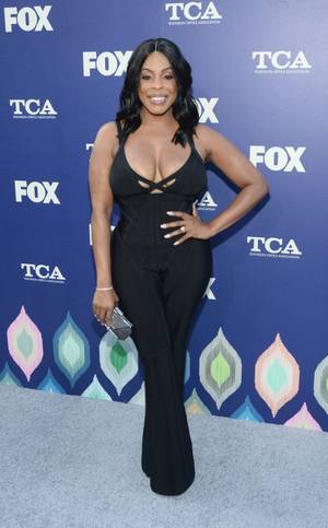 niecy nash big tits naked - Niecy Nash vs. Amber Rose in Herve Leger's 'Giselle' Bandage Halterneck  Jumpsuit