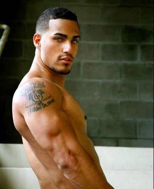 Beautiful Tattoos On Light Skin Girl Porn - sexy shirtless man with tattoos