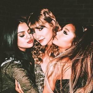Ariana Grande Selena Gomez Lesbian Sex - SG & SM ÆÉ–its ðŸŒ¿ on Instagram: â€œPeep the glitter, surely that'd be the idea  of Taylor ðŸ˜Œ . . . . Follow @shawnlenaâ€¦ | Selena gomez, Ariana grande,  Selena and taylor