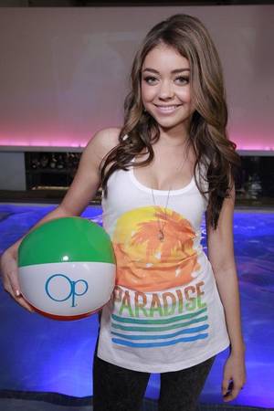 Modern Family Haley Tits - Sarah Hyland is an American actress, currently plays Haley Dunphy on the ABC  sitcom Modern Family.