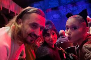 Ariana Grande Porn Star Celebs - OMG! Ariana Grande Spotted Throughout Bucks County This Weekend