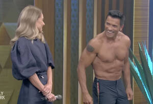 Kelly Ripa Celebrity Cartoon Porn - Mark Consuelos shows off 6-pack abs on 'Live with Kelly and Mark'