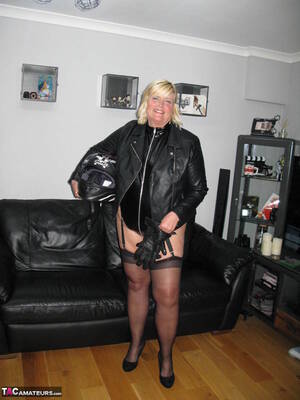 Biker Mature Leather Porn - ChrissyUK - Eighties Biker Chick Pics