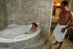 Alyssa Hart Porn Bath - Pregnant Alyssa Hart gives a slippery bath handjob 16 photos