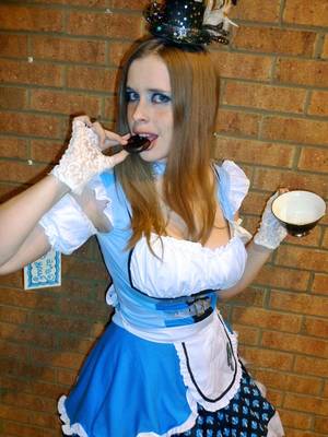 Alice In Wonderland Cosplay Porn - Halloween Costume: Alice: Just A Bite - luinorne submitted: