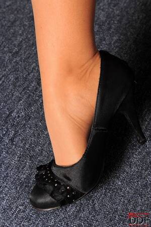 amabella hot legs and feet - Hotlegsandfeet Amabella Hyper Brunette Vlogger Milf ViP Porn Pic Sex Photo  xXx Picture