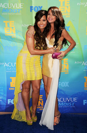 Demi Lovato Selena Gomez Real - Selena Gomez Gets â€œTriggeredâ€ By Disney Child Star Past