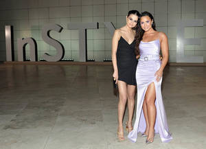 Demi Lovato Selena Gomez Porn Captions - Selena Gomez and Demi Lovato posing