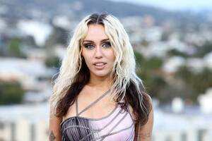 Miley Cyrus Naked - Miley Cyrus Looks Back at Her Controversial Topless 'Vanity Fair' Photo  Shoot From 2008 | Entertainment Tonight