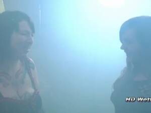 lesbian piss parties - Lesbian Piss Party - Pisshamster.com