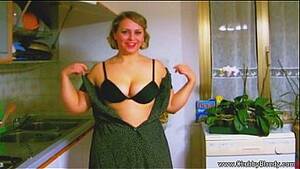 1950 housewife gangbang porn - Housewife Blowjob From The 1950's! - XNXX.COM