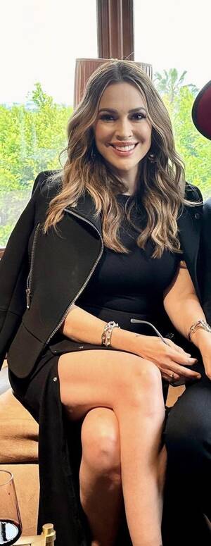 Alyssa Milano Nude Blowjob - Alyssa Milano, 50 : r/PrettyOlderWomen