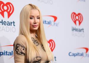 Iggy Azalea Porn Xxx - Iggy Azalea Claps Back At Trolls On Twitter After Porn Offer