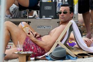 Gay Porn Jon Hamm S - Jon Hamm (In A Swimsuit) shooting scenes for MAD MEN season 6 in â€œHawaiiâ€ |  Daily Squirt
