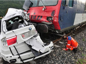 Car Crash Porn - This Guy Was Driving His Brand New X5 When he Overtook Some Cars And Had to