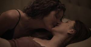 Hailee Steinfeld Lesbian - If These Walls Could Talk: \