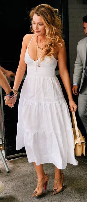 Blake Lively Sexy Outfits - El estilo y los mejores looks de Blake Lively