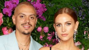 Ashlee Simpson Nude Porn - Ashlee Simpson Stuns, Piles on the PDA With Husband Evan Ross at Art Event  | Entertainment Tonight