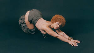 Grils Getting Fucked Sleeping - Ice Spice Talks Taylor Swift and Nicki Minaj Friendships, Debut Album