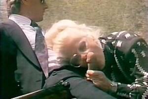 Funny Italian Porn - Funny Italian Porn - Simpatica scena di sesso su un calesse con cavallo,  full Classic porn video (