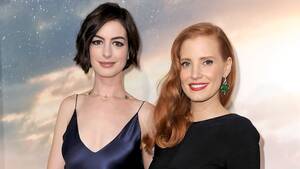 Anne Hathaway Porn Gallery - Interstellar' Premiere: Jessica Chastain, Anne Hathaway on the Red Carpet