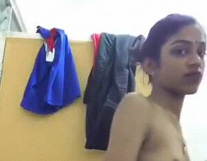 girl bathing - Shy Tamil teenage girl bathing porn - KamaBaba.desi