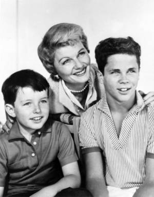 Aunt Peg Porn Barbara Billingsley - Jerry Mathers, Barbara Billingsley, and Tony Dow (\
