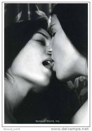 Lesbian Cheerleaders Kissing Non Nudes - http://images.delcampe.com/img_large/auction/000/