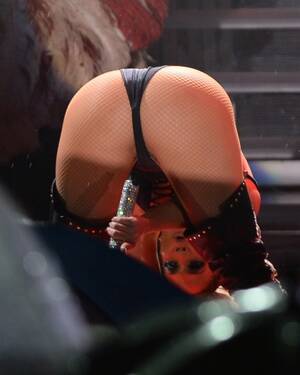 Jennifer Lopez Porn Butt - Jennifer Lopez says famous butt is not insured, putting rumors behind her â€“  New York Daily News