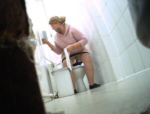 Bathroom Voyeur Porn - College toilet voyeur - Metadoll HD Porn Leaks