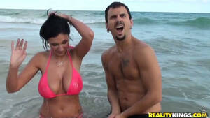 Bella Blaze Rough Porn - Oiled up Bella Blaze rides a dick in a backyard and a bat... | Any Porn