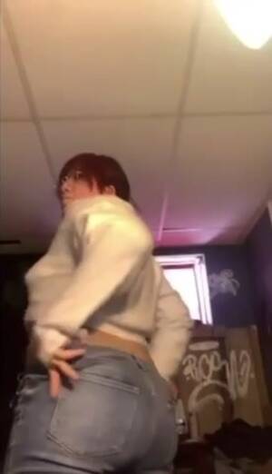 mooning teen girls - Red Headed Girl Mooning Ass - ThisVid.com