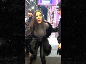 milf lisa ann - Retired Porn Star Lisa Ann Detained by NYPD at Matt Rife's Radio City Show